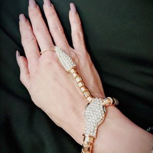 Beautiful snake bracelet with rhinestones 🌺